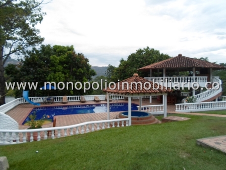 HERMOSA FINCA DE RECREO PARA LA RENTA EN SAN JERONIMO COD: 614