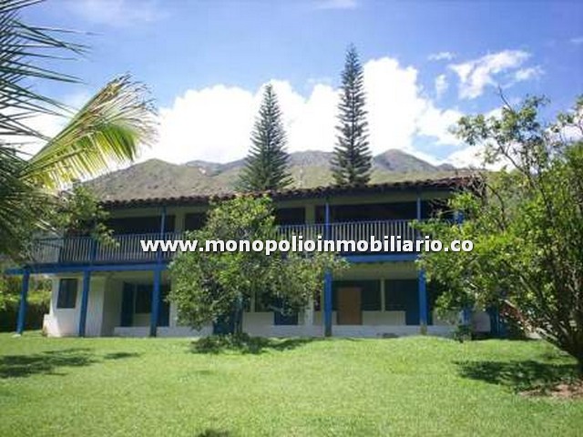 HERMOSA FINCA DE RECREO EN ARRIENDO - SECTOR ISAZA COD: 2565