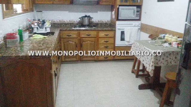 CASA BIFAMILIAR PARA LA RENTA EN MEDELLIN SECTOR BELEN COD: 9345