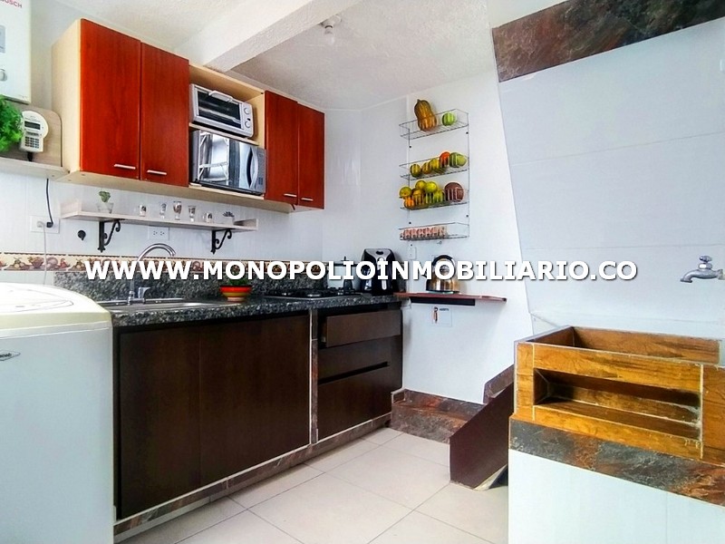 CASA BIFAMILIAR EN VENTA - SECTOR LA POLA, ROBLEDO COD: 25472