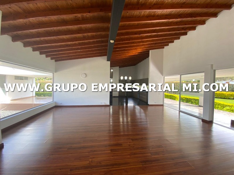 CASA CAMPESTRE EN ARRIENDO - SECTOR LLANO GRANDE  COD: 27283