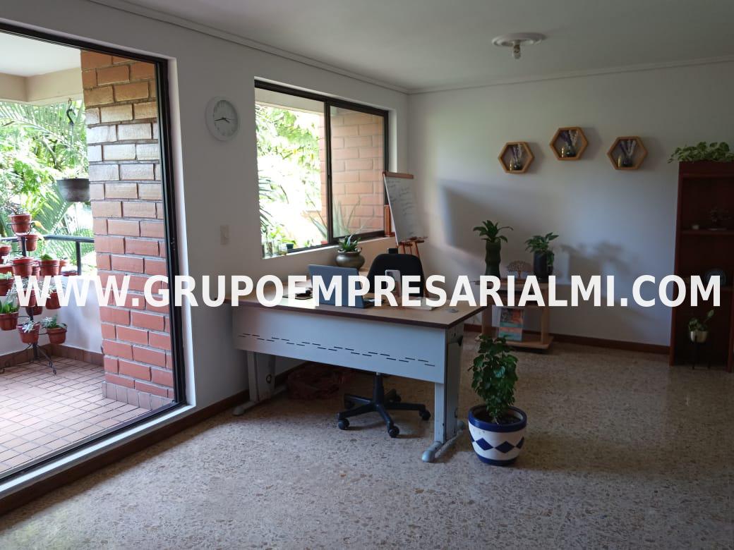 AMPLIO APARTAMENTO EN VENTA - SECTOR LAURELES COD: 28672