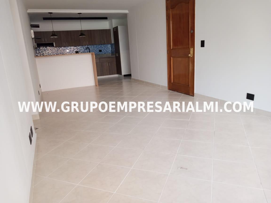 AMPLIO APARTAMENTO EN ARRIENDO - SECTOR LA ABADIA COD: 28817