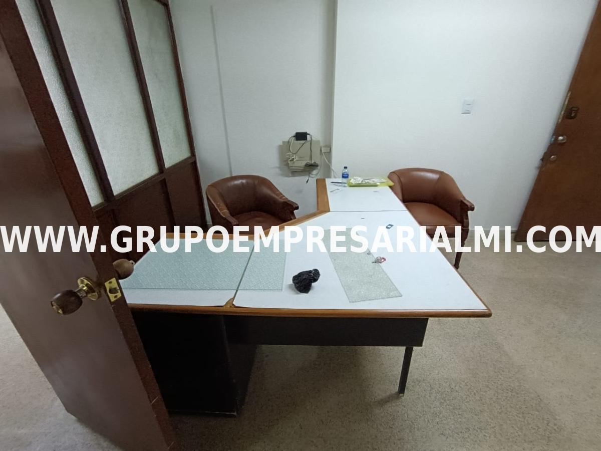 ESPECTACULAR OFICINA EN ARRIENDO - SECTOR CENTRO MEDELLÍN COD: 29693