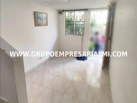 HERMOSA CASA EN VENTA - SECTOR SANTA MARIA - ROBLEDO COD: 29998