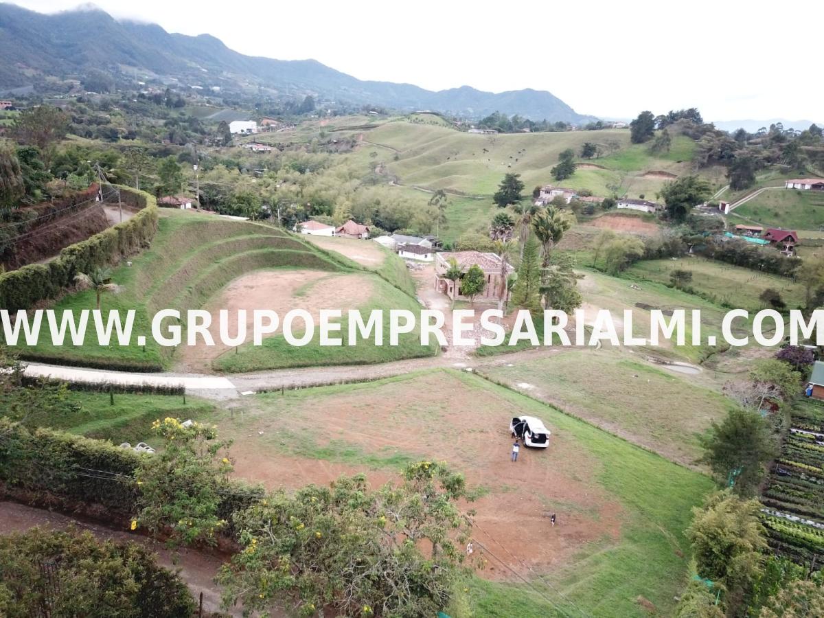 GRANDIOSO LOTE EN VENTA - SECTOR CARMEN DEL VIBORAL COD: 30048