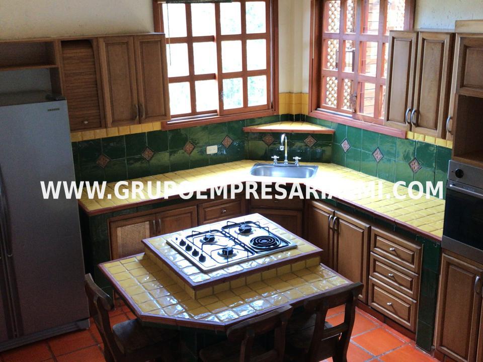 ESPECTACULAR CASA EN ARRIENDO - SECTOR RIONEGRO COD: 30124