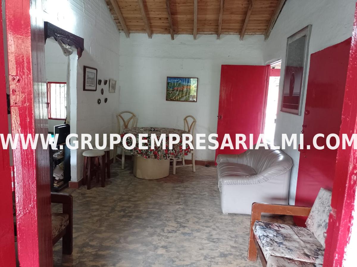 HERMOSA CASA FINCA EN VENTA - MUNICIPIO DE VENECIA  COD: 30210