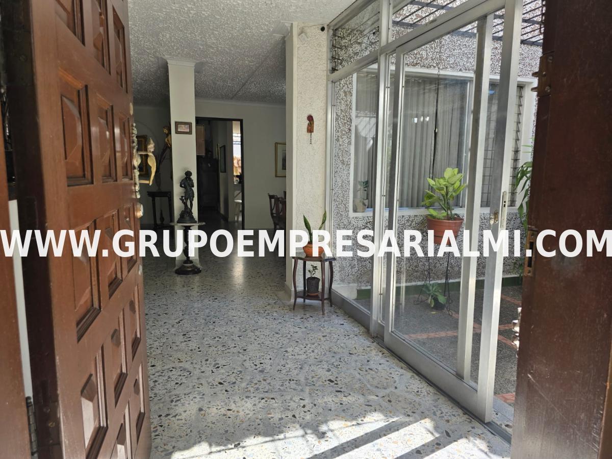 HERMOSA CASA UNIFAMILIAR EN ARRIENDO - SECTOR LOS COLORES COD: 29128