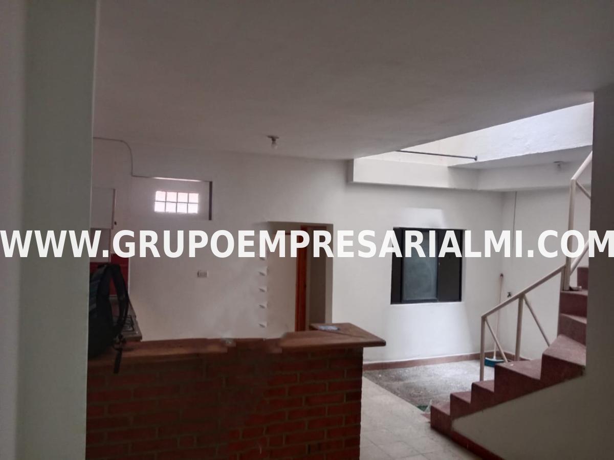 ACOGEDORA CASA BIFAMILIAR EN VENTA - SECTOR MANRIQUE  COD: 31701