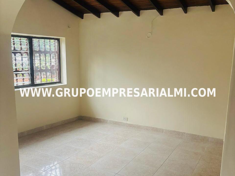 GRANDIOSA CASA BIFAMILIAR EN VENTA - SECTOR CALASANZ COD: 31747