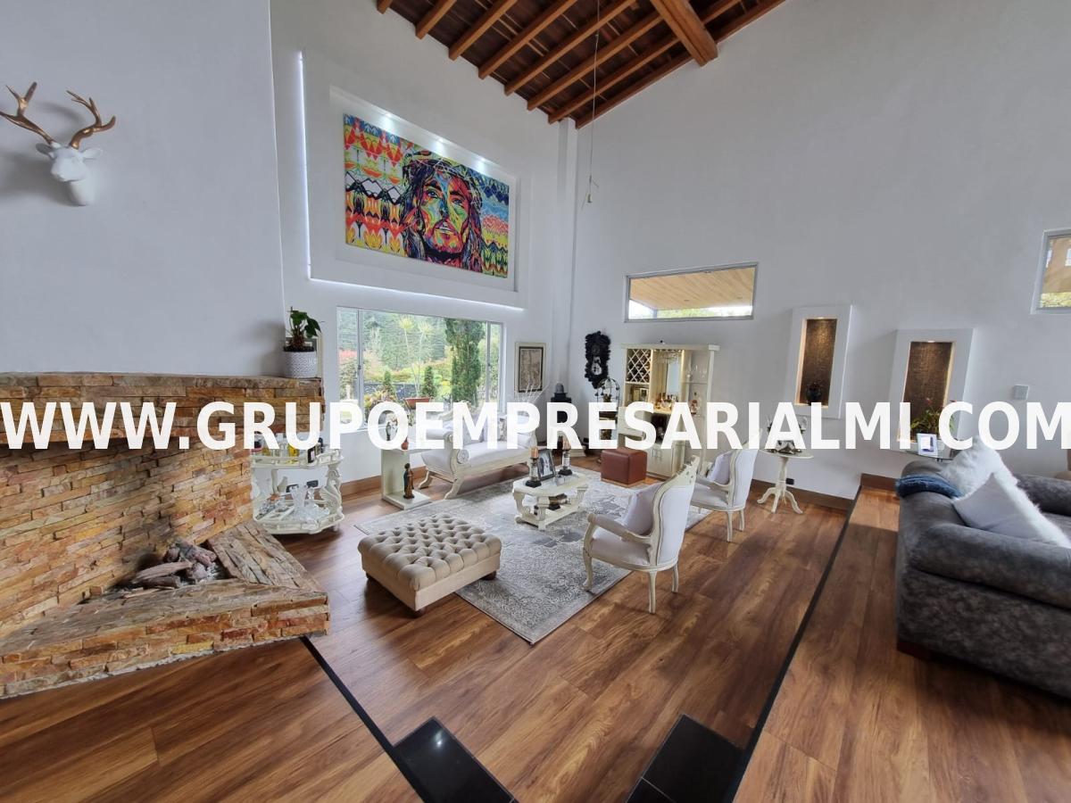CASA UNIFAMILIAR EN VENTA - SECTOR LOMA DEL ESCOBERO COD: 32002
