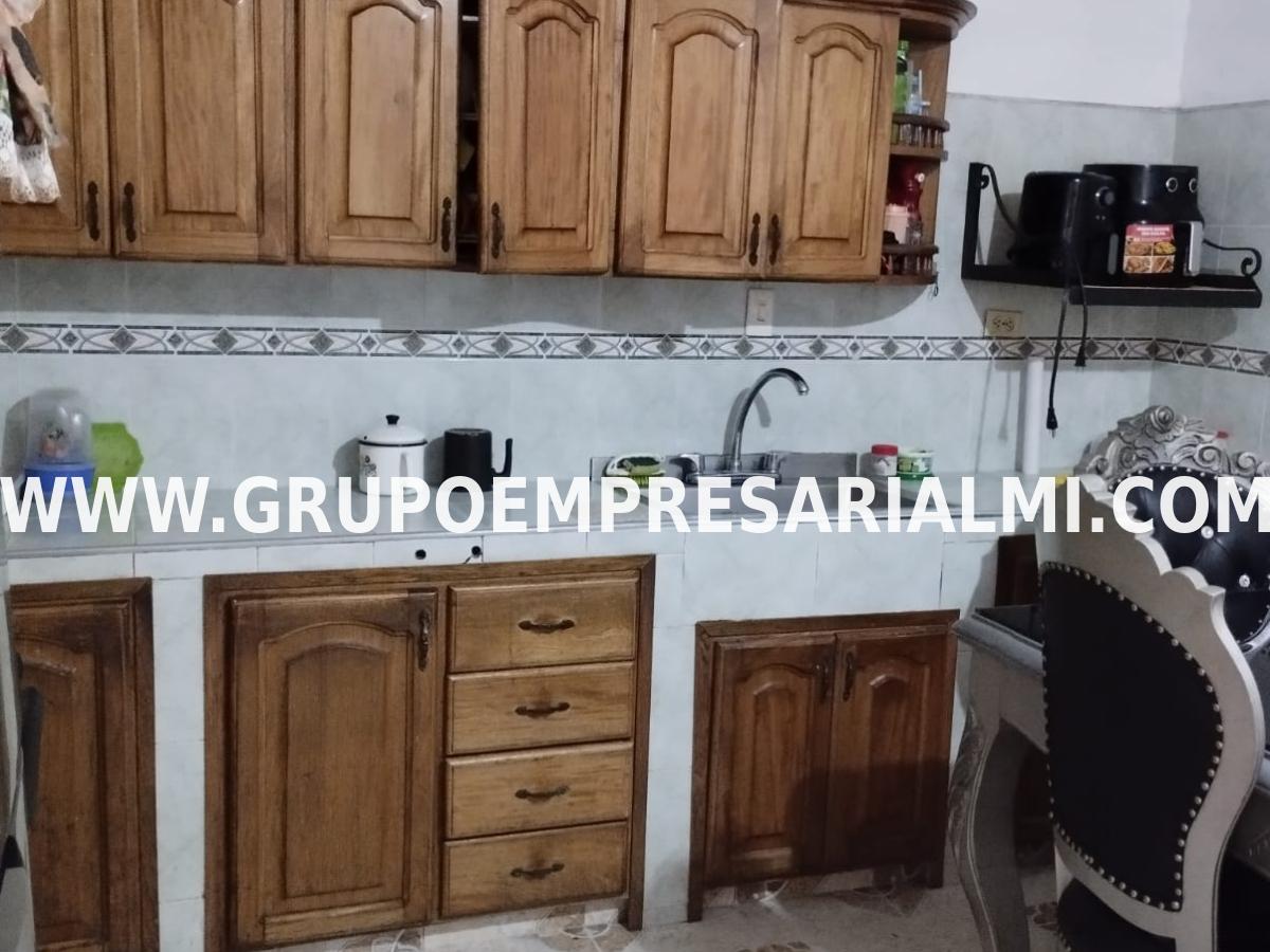 AMPLIA CASA EN VENTA - SECTOR CASTILLA COD: 32098