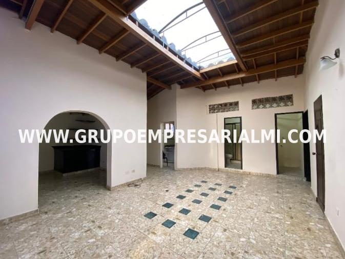 AMPLIO APARTAMENTO EN VENTA - SECTOR PRADO CENTRO COD: 32343