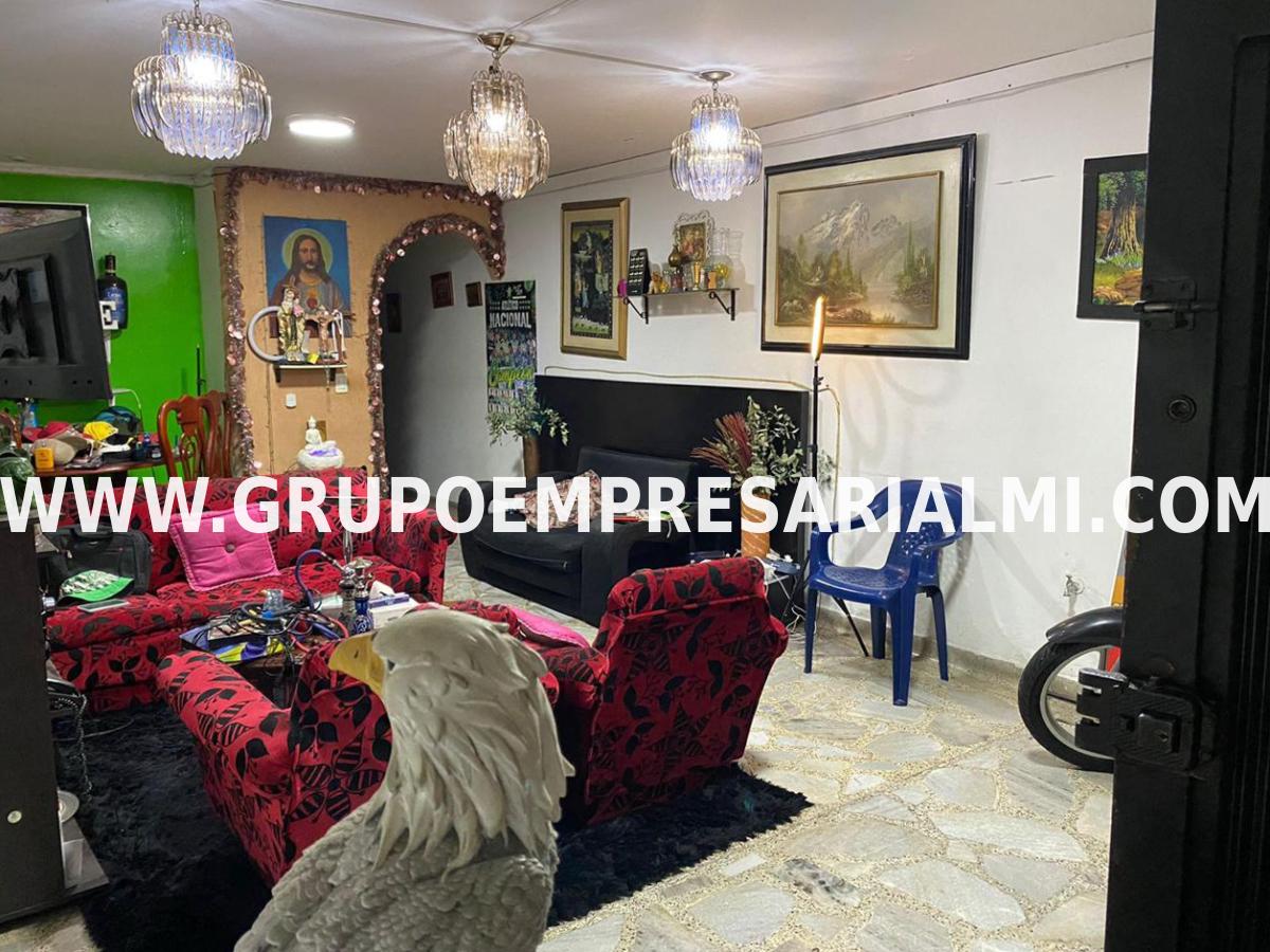 GRANDIOSA CASA BIFAMILIAR EN VENTA - SECTOR MANRIQUE ORIENTAL  COD: 32485