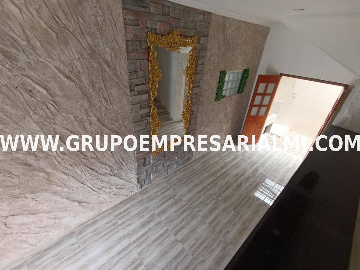 HERMOSA CASA BIFAMILIAR EN ARRIENDO - SECTOR BOSTON  COD: 32529