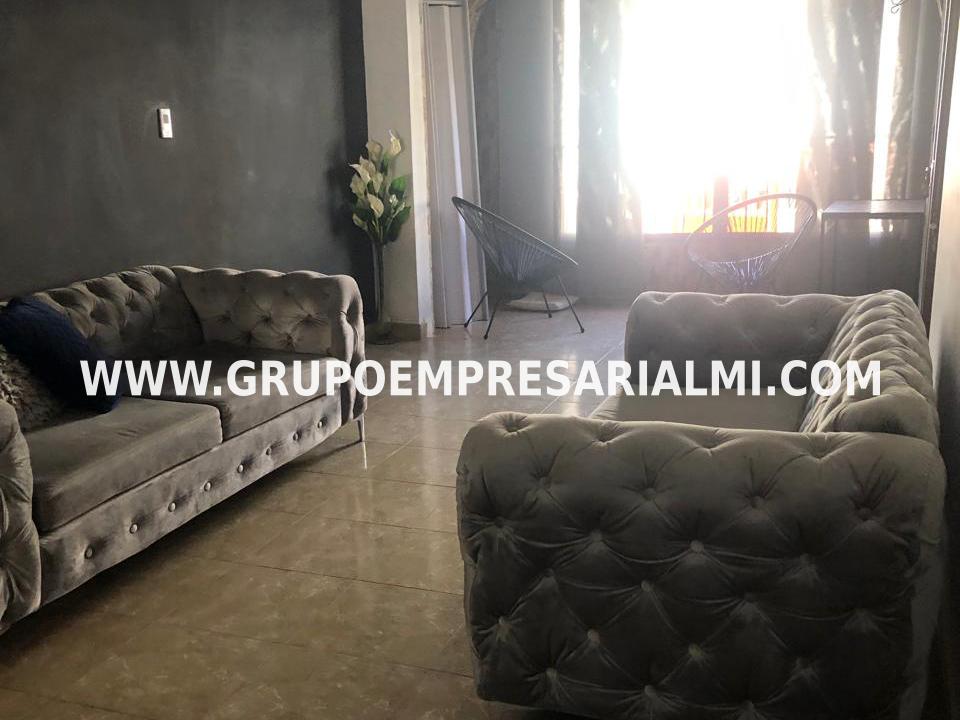 AMPLIA CASA UNIFAMILIAR EN VENTA - SECTOR BELLO HORIZONTE - ROBLEDO COD: 32653