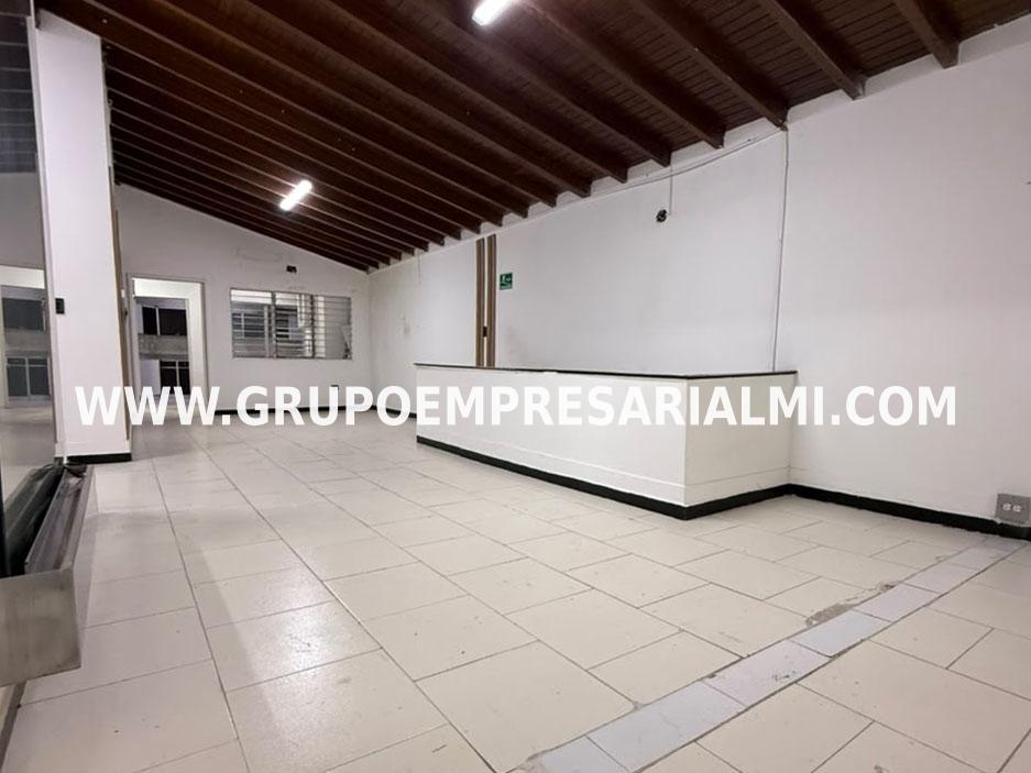 AMPLIA CASA BODEGA EN VENTA - SECTOR CONQUISTADORES  COD: 32516