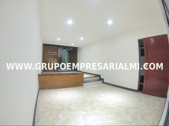 HERMOSA CASA BIFAMILIAR EN ARRIENDO - SECTOR SANTA MÓNICA COD: 33408