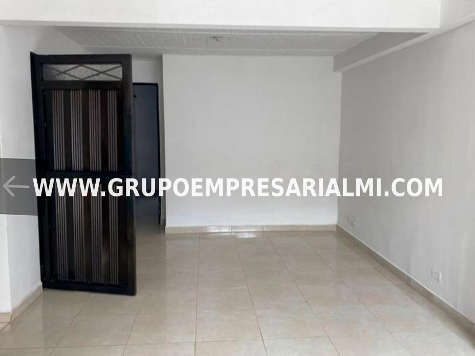 CÓMODA CASA BIFAMILIAR EN VENTA - LA NUBIA COD: 33543