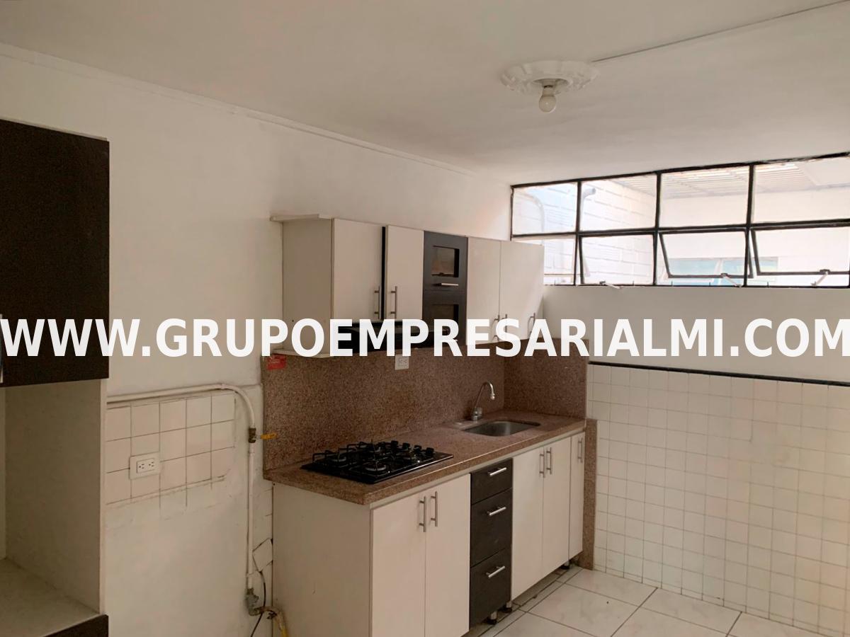 HERMOSA CASA COMERCIAL EN ARRIENDO - SECTOR SIMÓN BOLÍVAR COD: 33545