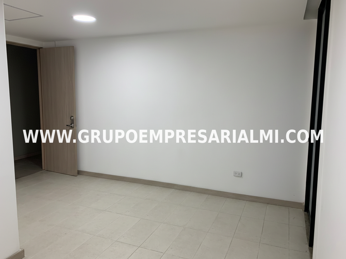 AGRADABLE OFICINA EN ARRIENDO - SECTOR FLORESTA COD: 33558