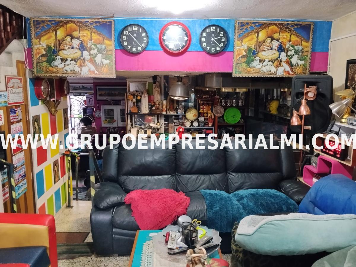 CÓMODA CASA UNIFAMILIAR EN VENTA - SECTOR SANTA TERESITA COD: 33573