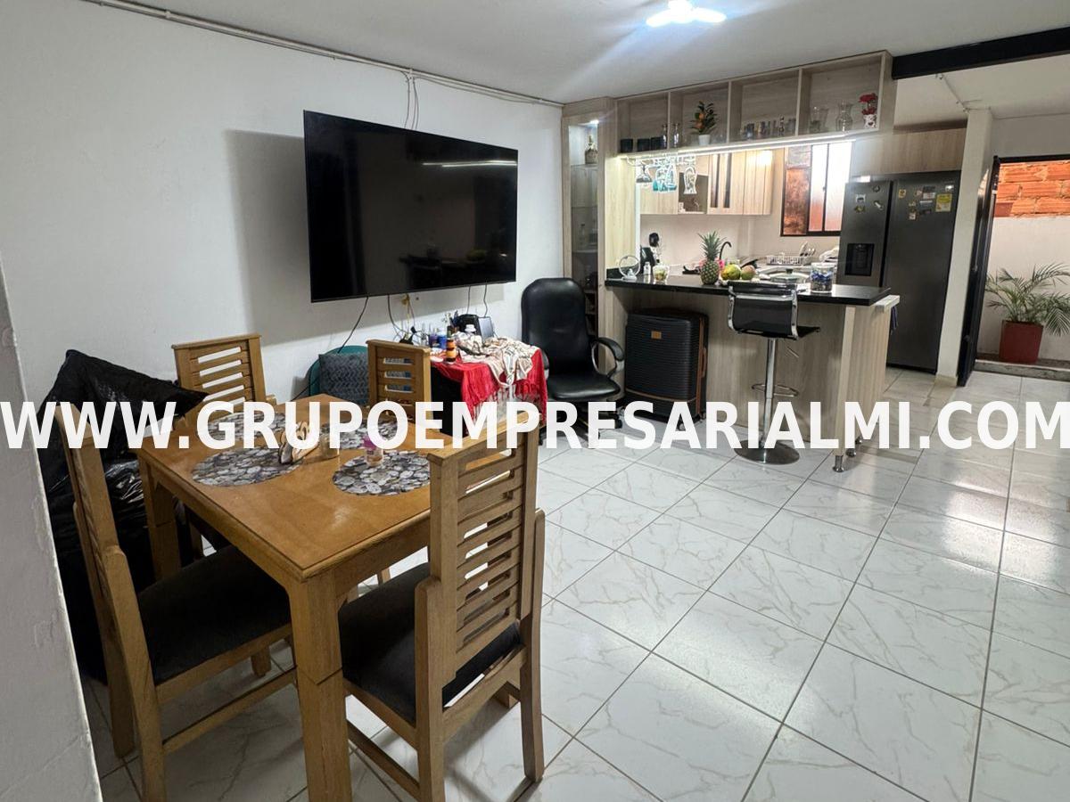 HERMOSA CASA BIFAMILIAR EN VENTA - SECTOR EL DIAMANTE COD: 33581