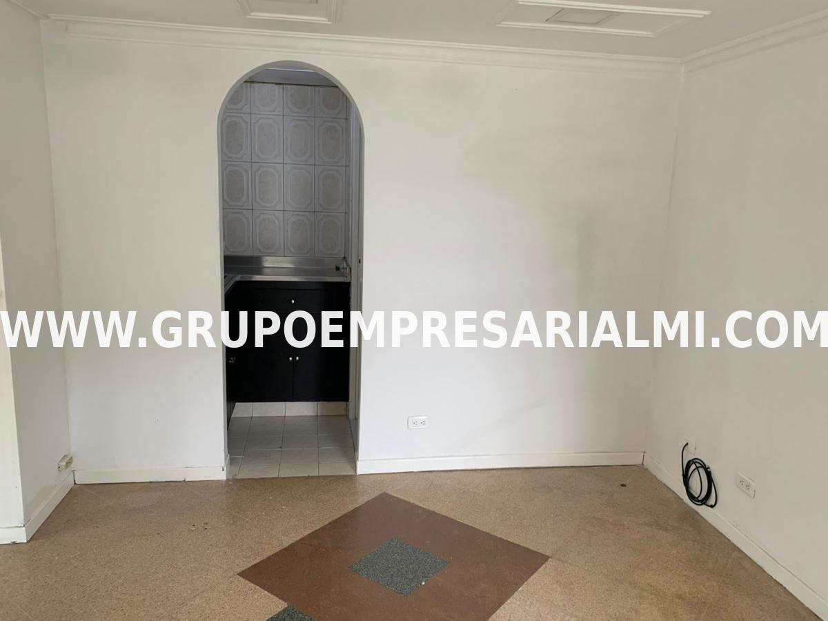 ACOGEDORA OFICINA EN ARRIENDO - SECTOR SIMÓN BOLÍVAR COD: 33604