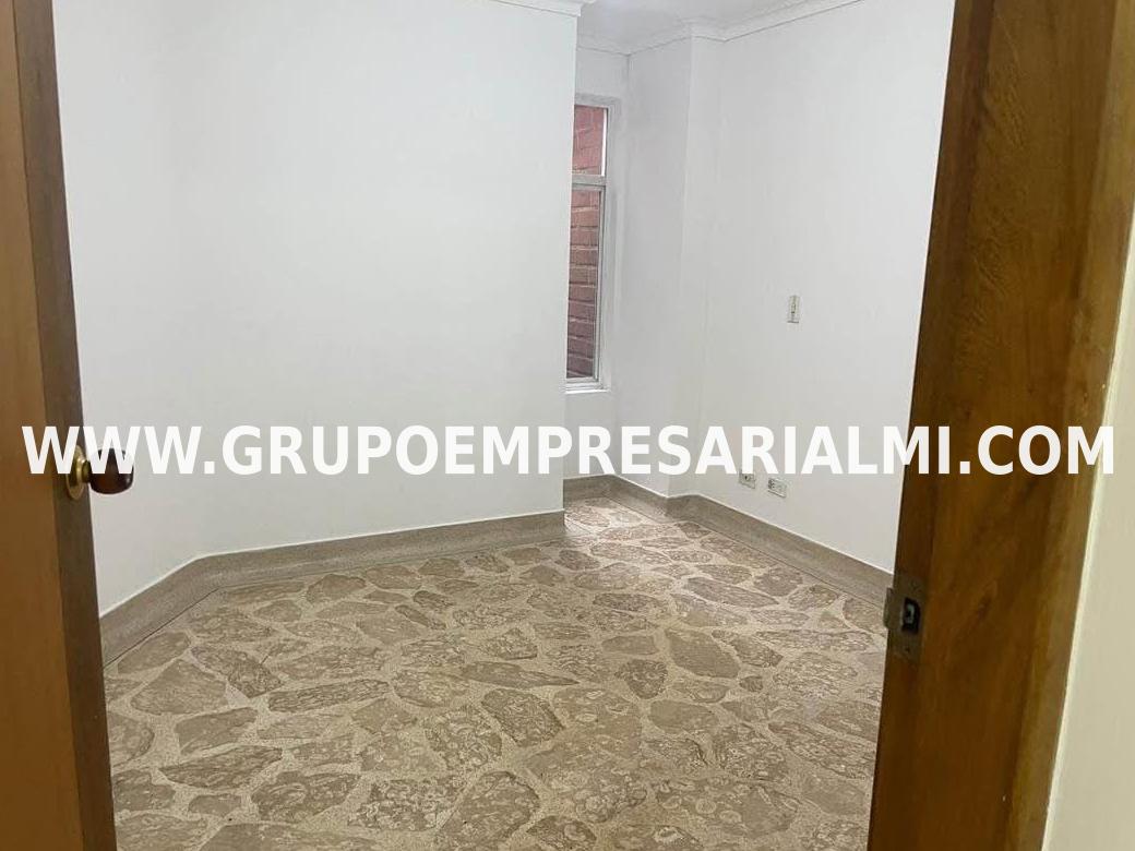 AGRADABLE APARTAMENTO EN VENTA - SECTOR LAURELES  COD: 33617