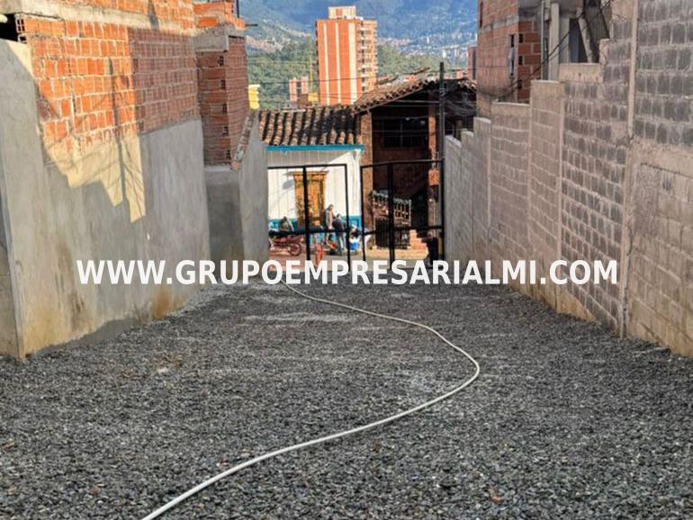 AMPLIO LOTE EN VENTA - SECTOR VILLAFLORA , ROBLEDO  COD: 33676