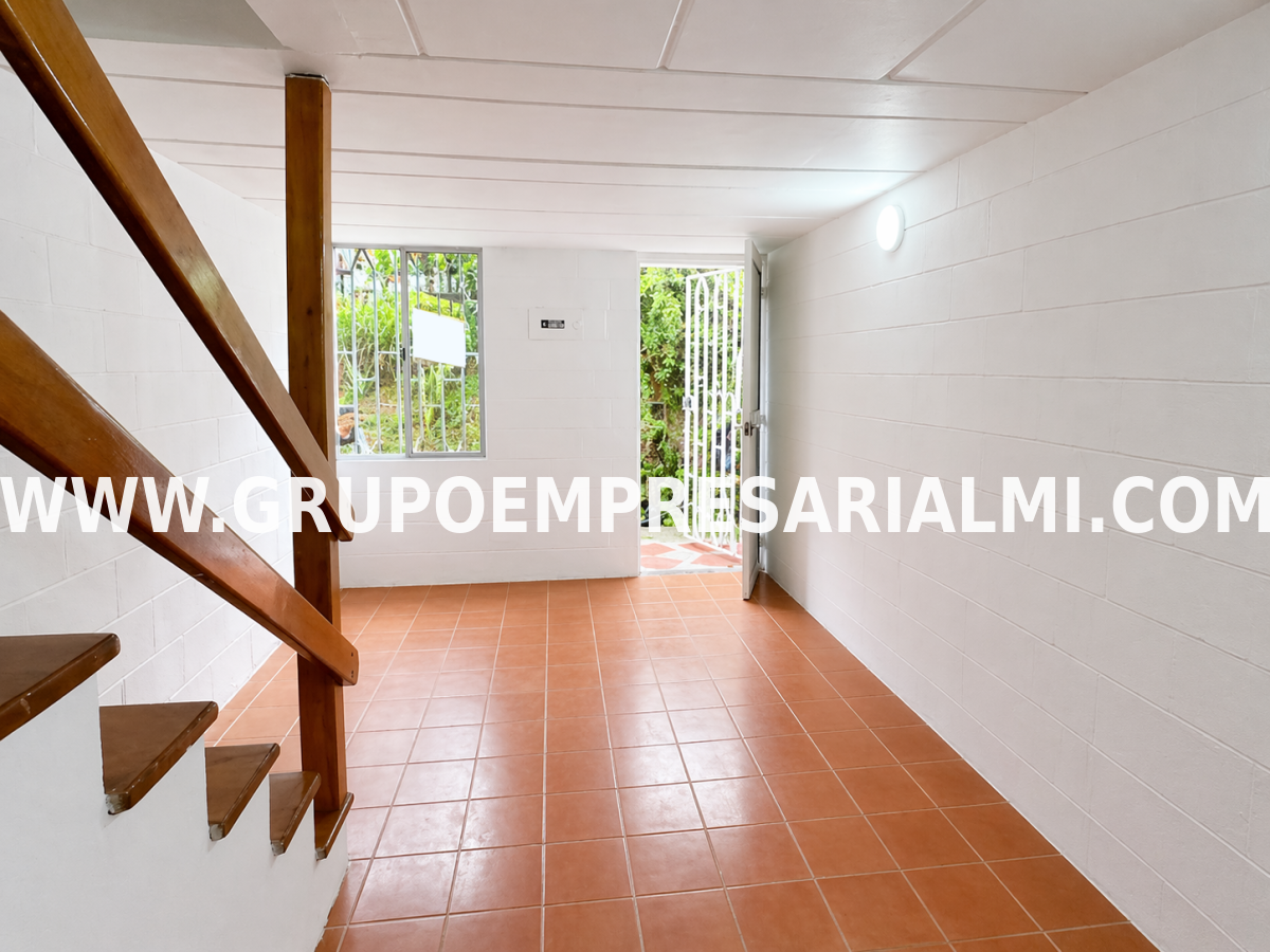 ACOGEDORA CASA UNIFAMILIAR EN VENTA - SECTOR PAJARITO COD: 33734
