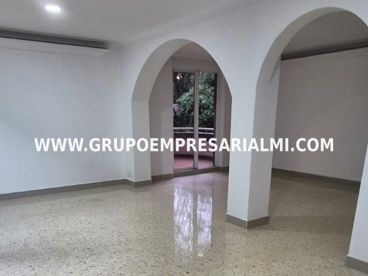GRANDIOSA CASA UNIFAMILIAR EN ARRIENDO - SECTOR CASTROPOL COD: 33739