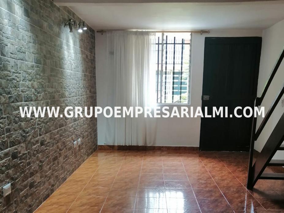 CÓMODA CASA BIFAMILIAR EN VENTA - SECTOR EL GUAYABAL COD: 33752