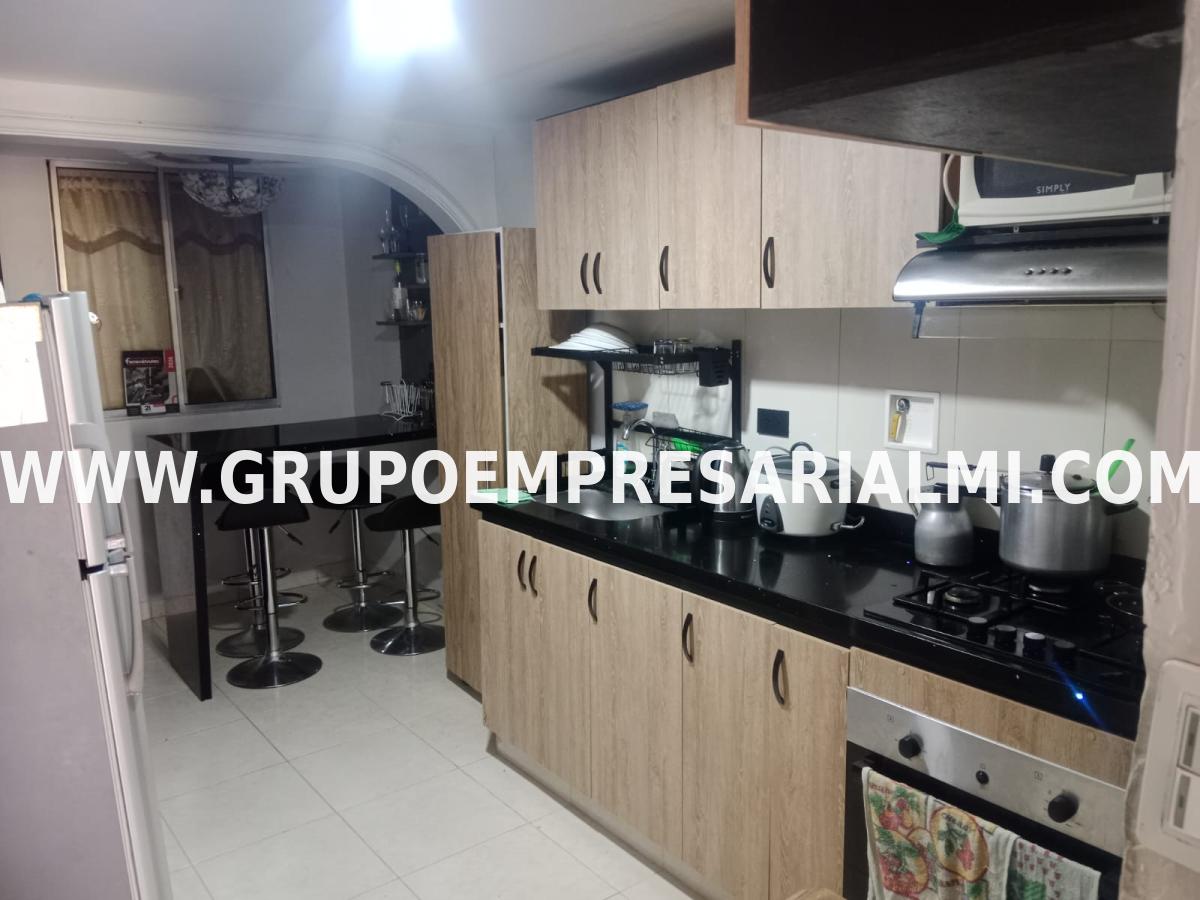 CÓMODA CASA UNIFAMILIAR EN VENTA - SECTOR SANTA MARÍA COD: 33768
