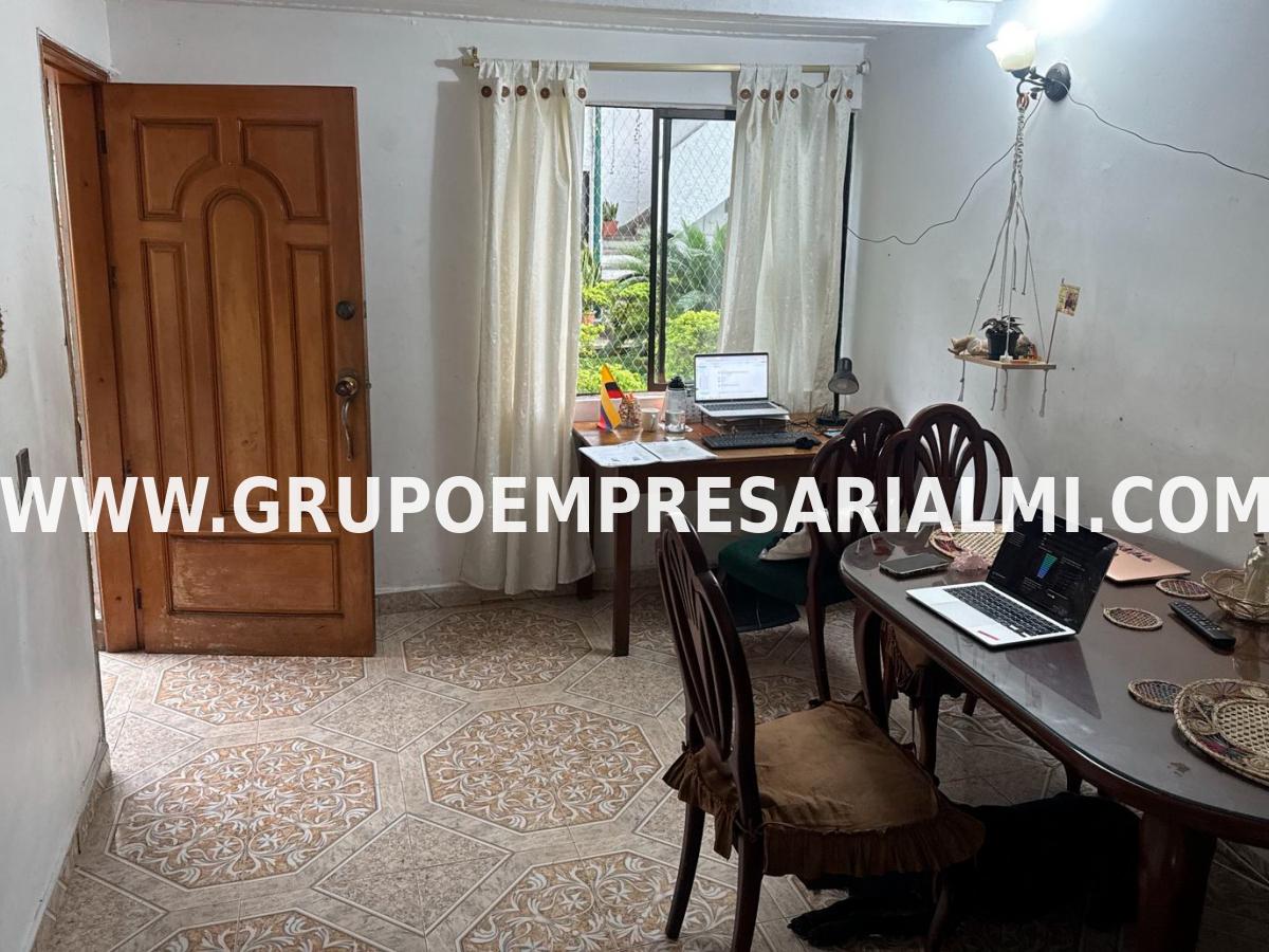 CÓMODA CASA BIFAMILIAR EN VENTA - SECTOR LOS ALCAZARES COD: 33830