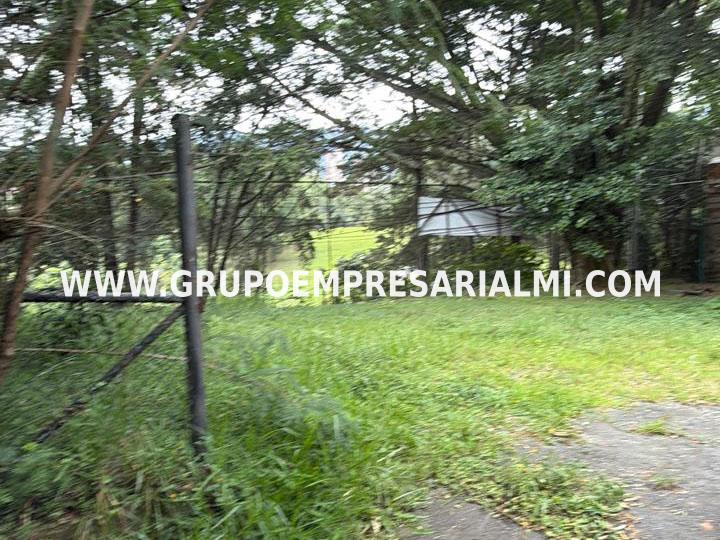 GRANDIOSO LOTE EN ARRIENDO - SECTOR POBLADO CAMPESTRE COD: 33862