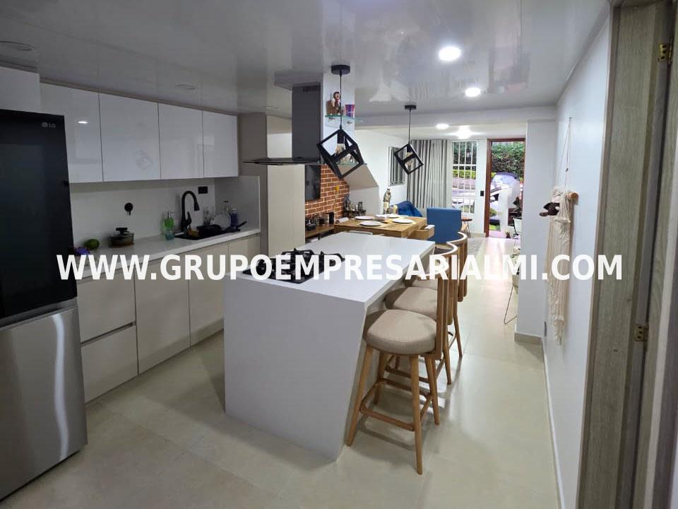 HERMOSA CASA UNIFAMILIAR EN VENTA - SECTOR RESTREPO NARANJO COD: 33894
