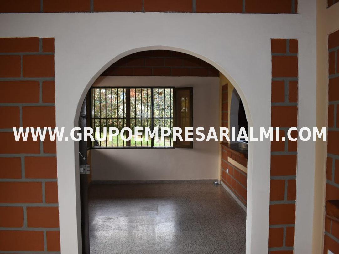 ESPECTACULAR CASA FINCA EN ARRIENDO - SECTOR LLANOGRANDE COD: 33899