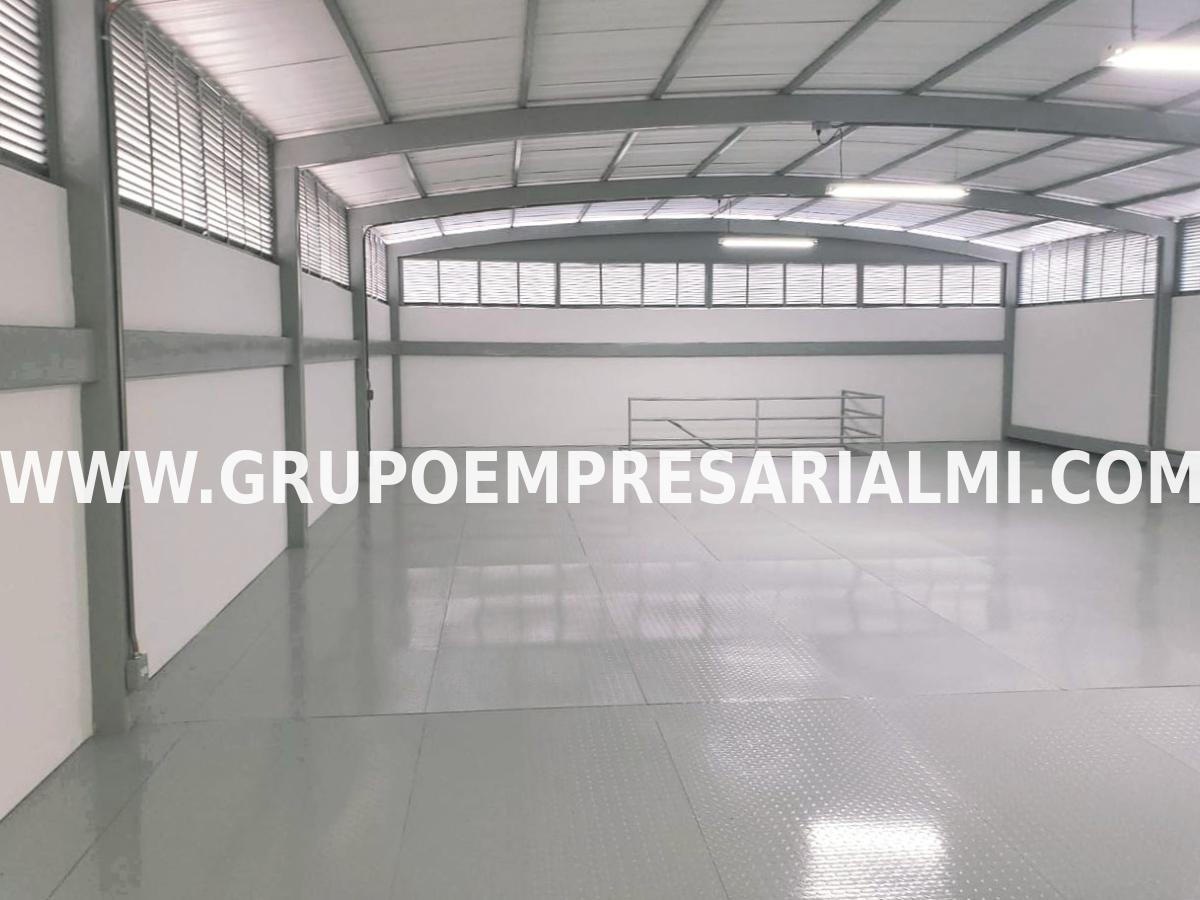 AGRADABLE BODEGA EN ARRIENDO - SECRTOR SANTA MARÍA COD: 33940