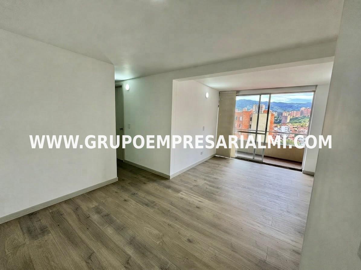 FABULOSO APARTAMENTO EN VENTA - SECTOR LOMA DE LOS BERNAL COD: 33946