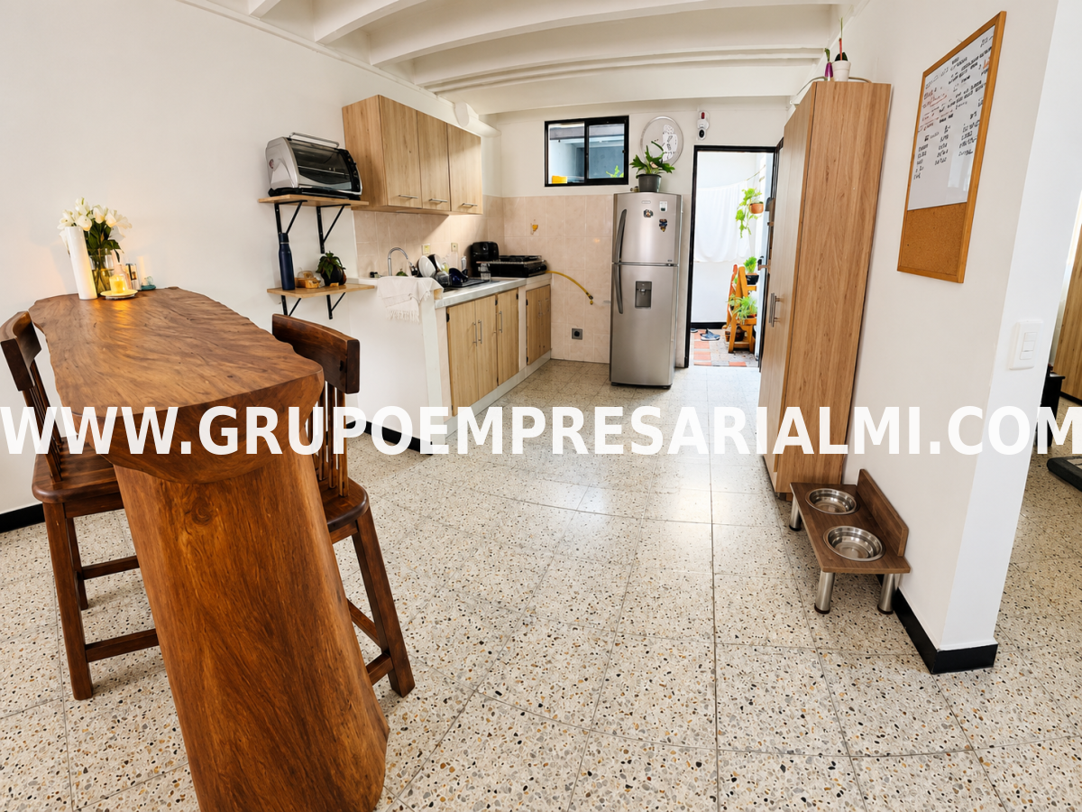 HERMOSA CASA EN VENTA -  SECTOR SAMARIA, ITAGÜÍ COD: 34204